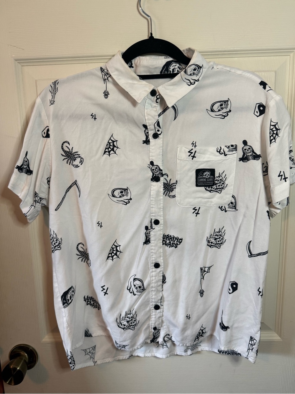 Lurking Class White Short-Sleeve Graphic Button-Up Shirt - Skull Pattern Medium